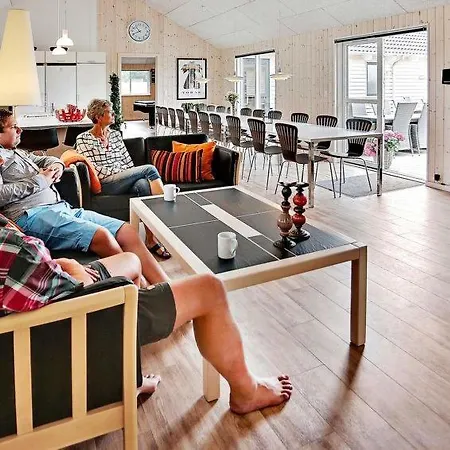 Eskilstrup Sleeps 22 Pool Wifi Holiday home *